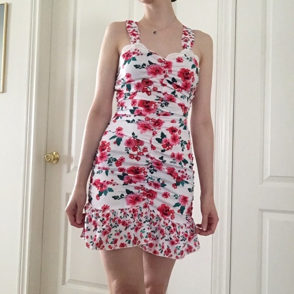 Floral Ruched Dress - Picture 2 of 4